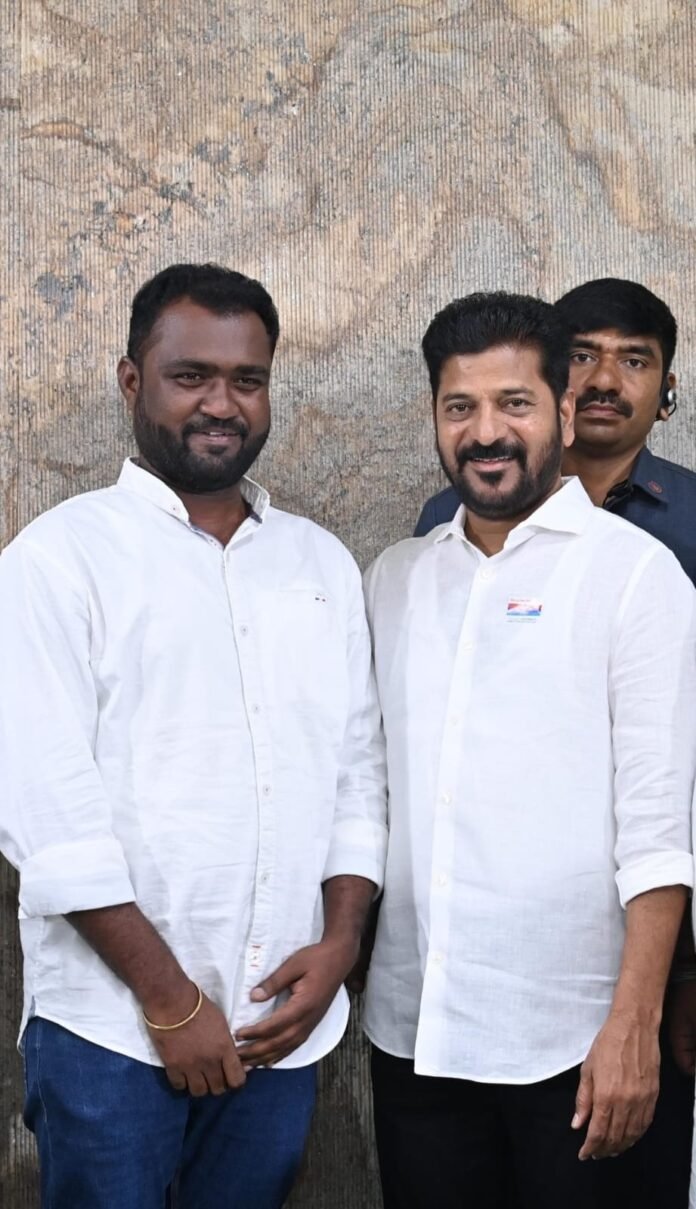 District Youth Congress president Avinash took the CM's blessings