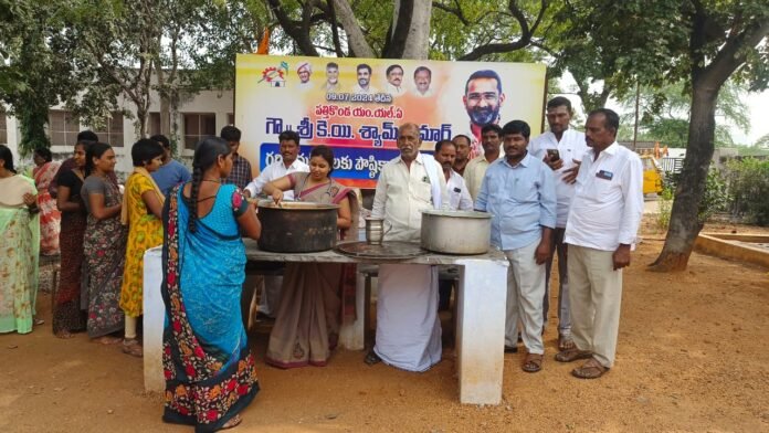Distribution of nutritious food to pregnant women Distribution of nutritious food to pregnant women