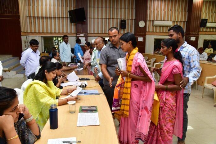 Prajavani applications should be dealt with expeditiously