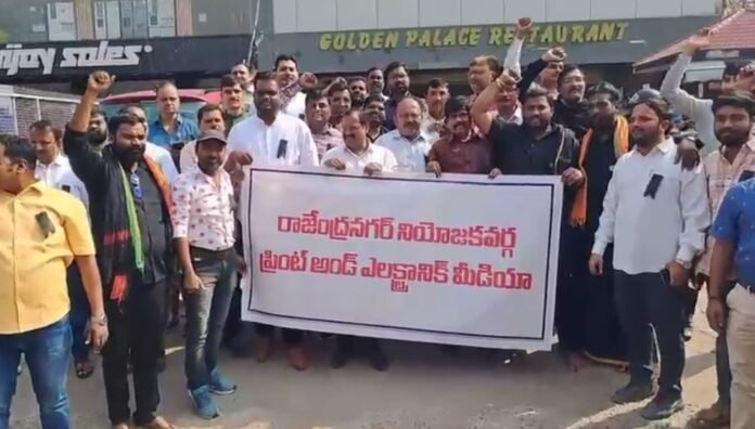 Rally wearing black badges to protest the attack on TV9 journalist Ranjith Rally wearing black badges to protest the attack on TV9 journalist Ranjith