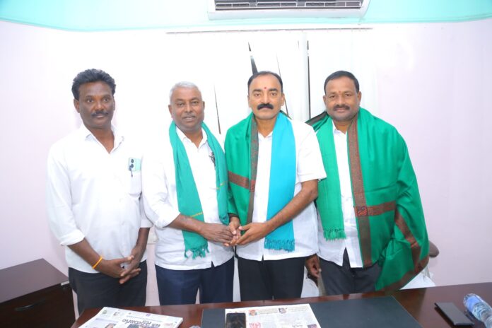 Leaders of Farmers Associations honored Chairman&Vice Chairman of Market Committee