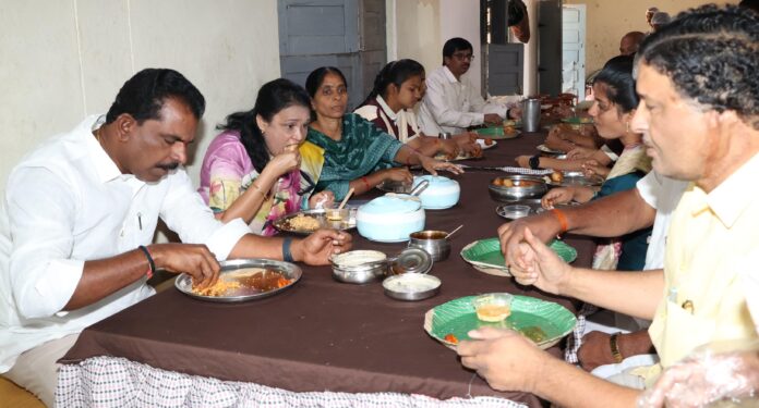 Quality food should be provided to the students