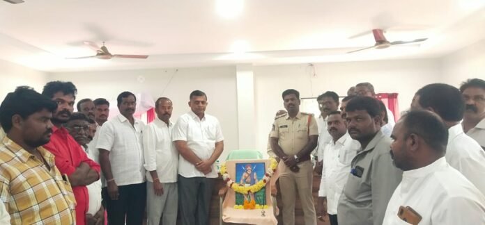 Official freedom fighter Vadde Obanna's birth anniversary celebrations Official freedom fighter Vadde Obanna's birth anniversary celebrations