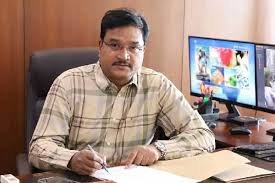Hydra Ranganath also scolded the revenue officials Hydra Ranganath also scolded the revenue officials