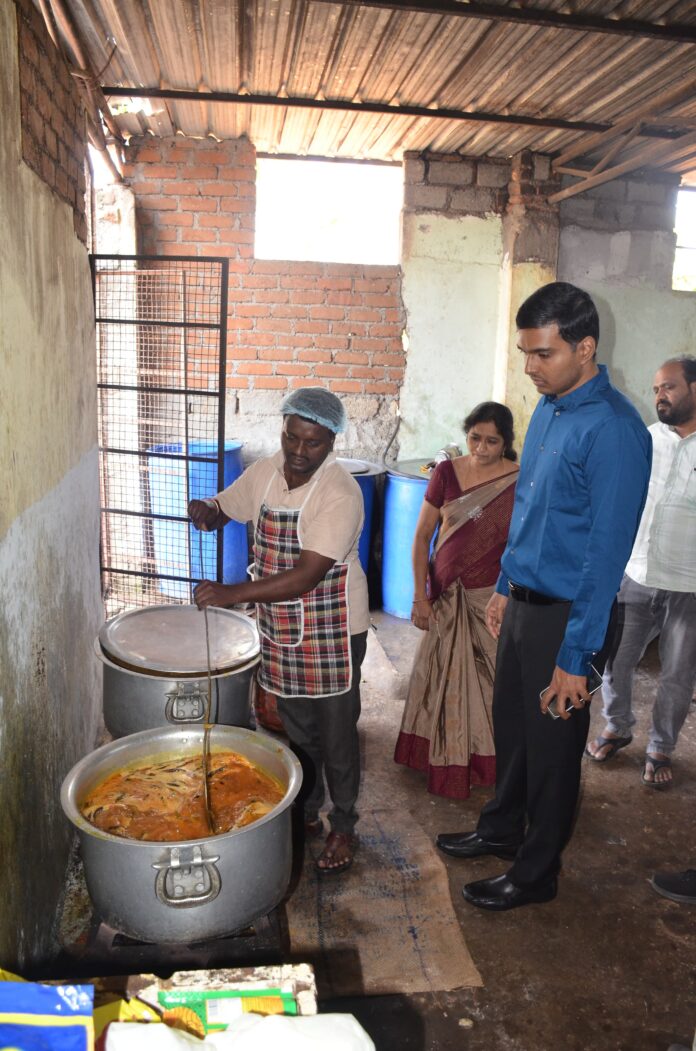 Residential School and Junior College visited--District Collector