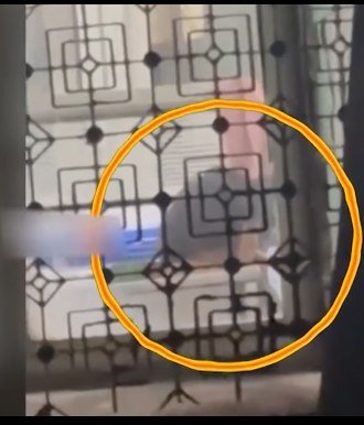 Kissing between employees in the office..