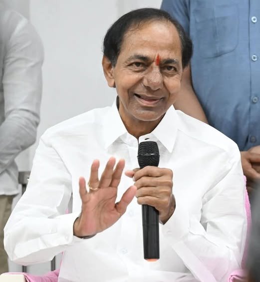 KCR, KTR, Harish Rao chant in farmhouse