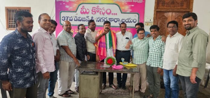 Harishankar honored by Munnur Kapu Journalist Forum