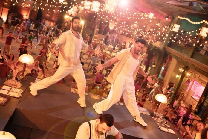 Glimpses of 'Salaame Anali' from 'War 2' released..