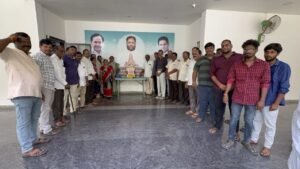 Celebrations of Prajakavi Kaloji's birth anniversary at MP Vaddiraju Ravichandra's camp office