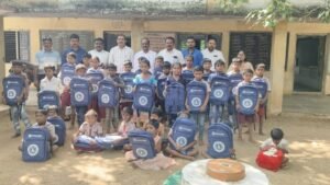 ఎస్పీ డి.వి. శ్రీనివాసరావు ఆధ్వర్యంలో విద్యార్థులకు బ్యాగుల పంపిణీ