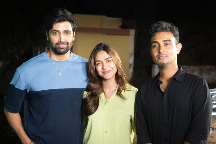 Adivi Sesh Decoyit Movie Update: Mrunal Thakur Completes Her Portion, Release on March 19 in Telugu and Hindi