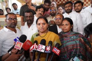Kavitha visits Swapna's family