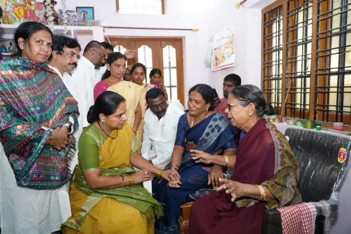 Kavitha visits Swapna's family