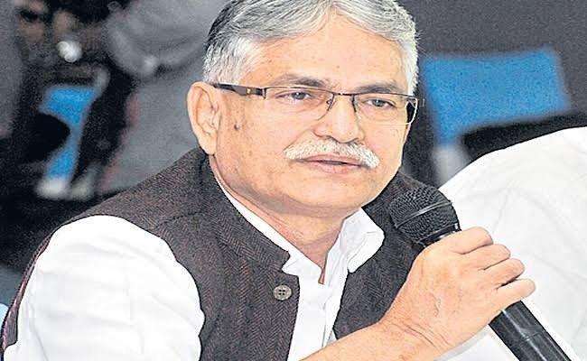 The older generation of journalists should be taken as a guide.