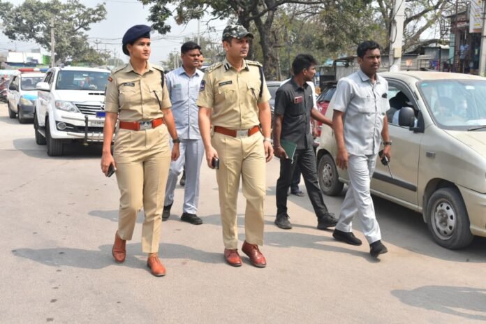 Warangal Police Commissioner visits polling stations