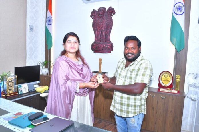 Distribution of accreditation cards to journalists for the year 2026-27