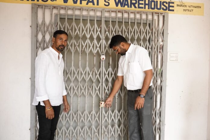 District Collector Jitesh V. Patil inspected the EVM godown.