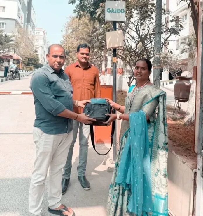 The police, who showed their professionalism, found the bag they thought was missing.