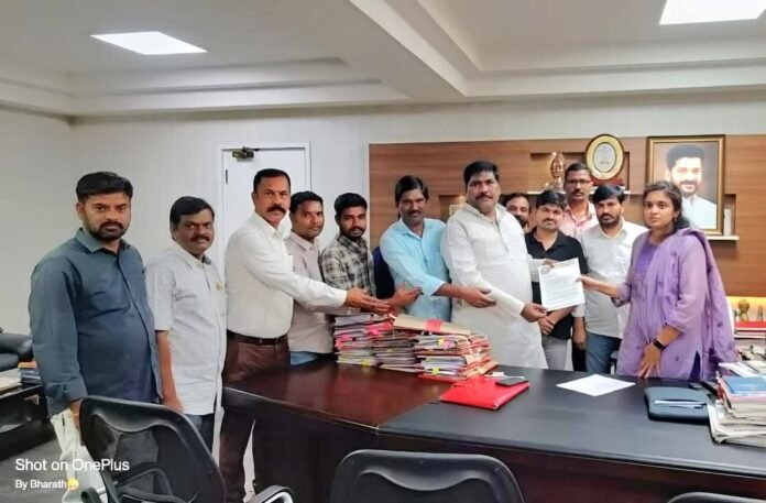 Implement the Minister's orders. Give accreditations to cable channels in I&PR.