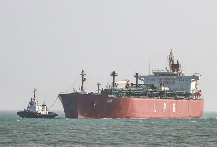 'Jag Vasant' Arrives off Gujarat Coast... Arrives Carrying 42,000 Tonnes of Gas