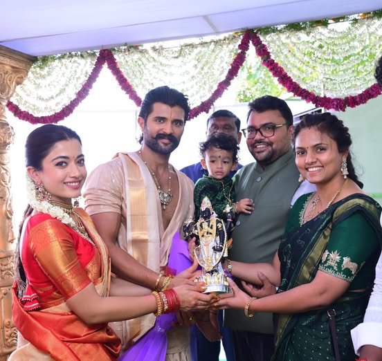 Hero Vijay Deverakonda returns to his hometown...