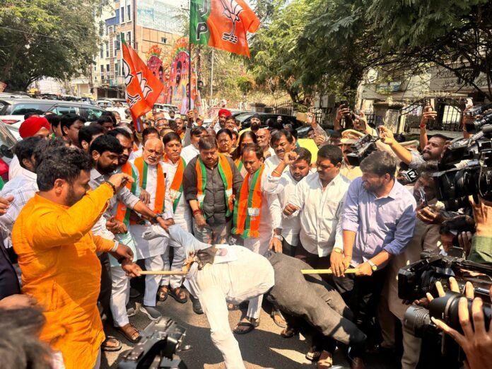 Rahul Gandhi's Effigy Burnt in Front of BJP State Office