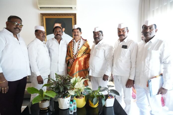 Vemu Narender Reddy's election to the Rajya Sabha is a matter of pride for Telangana – Telangana Pradesh Congress Seva Dal State President Middela Jitender felicitates him grandly.
