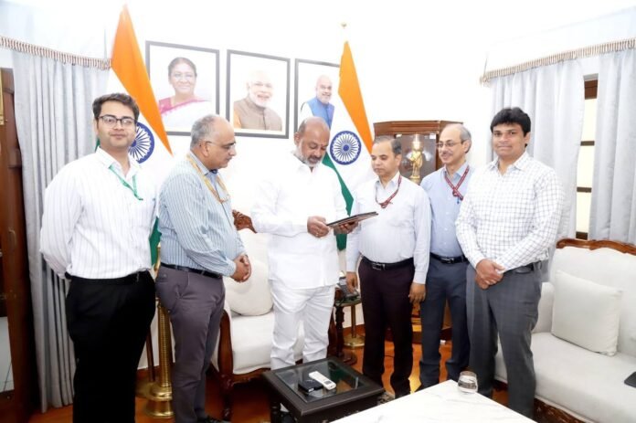 Census registration is very easy; Union Minister records details of his home and amenities using the digital method.