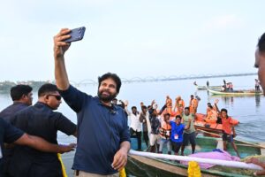 Pawan orders full report on Davari pollution, conducts field inspection by boat