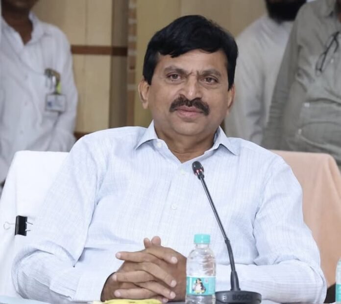 Heavy rains across the state from the 19th; the administration must be fully prepared: Minister Ponguleti Srinivasa Reddy. Heavy rains across the state from the 19th; the administration must be fully prepared: Minister Ponguleti Srinivasa Reddy.