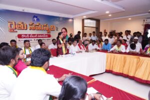Telangana Rakshana Sena holds round-table on farmers' issues; Kavitha levels severe criticism against the government.