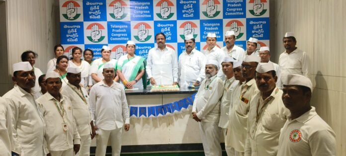 Rahul Gandhi's birthday celebrations held grandly at Gandhi Bhavan. Rahul Gandhi's birthday celebrations held grandly at Gandhi Bhavan.