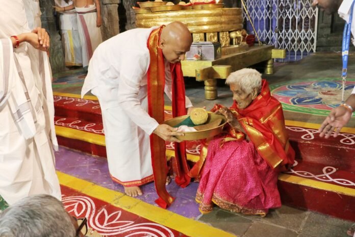 Special VIP Break Darshan for centenarian Navaneetamma. Special VIP Break Darshan for centenarian Navaneetamma.