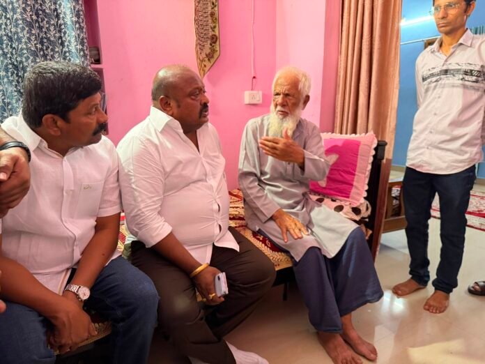 Bhagat Nagar thieves must be caught within a week: Former Minister and MLA Gangula Kamalakar. Bhagat Nagar thieves must be caught within a week: Former Minister and MLA Gangula Kamalakar.