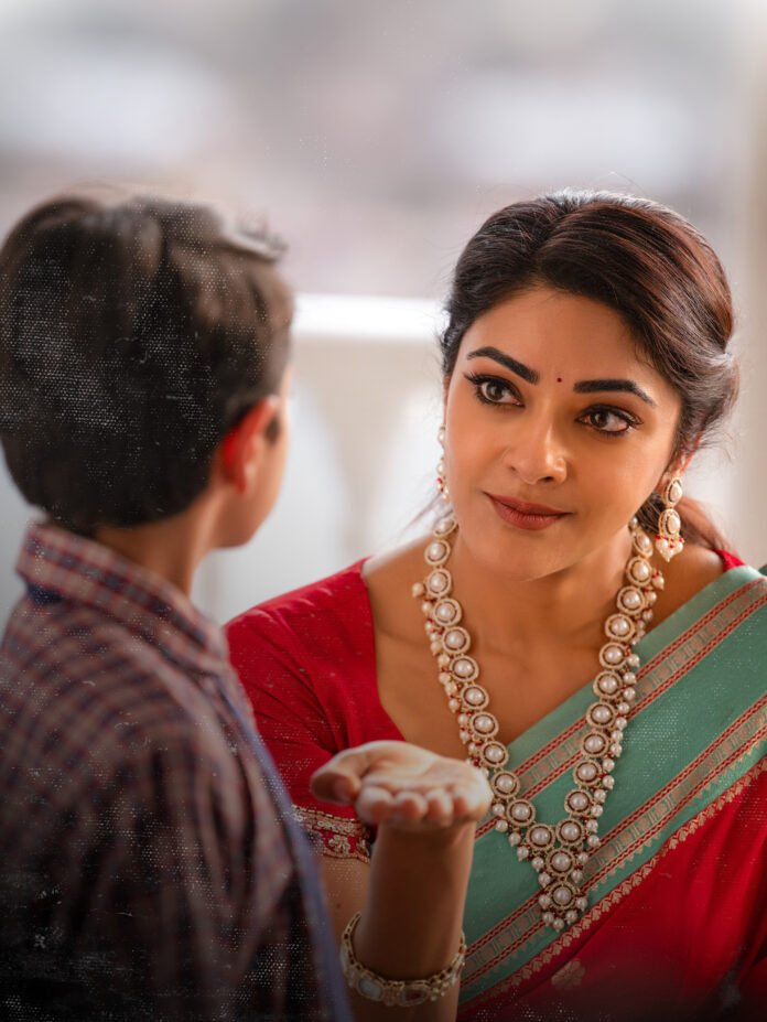 Actress Abhirami as Gayatri Devi in the movie Actress Abhirami as Gayatri Devi in the movie
