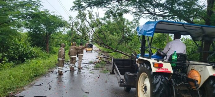Floodwaters surging into Telangana's reservoirs... Floodwaters surging into Telangana's reservoirs...