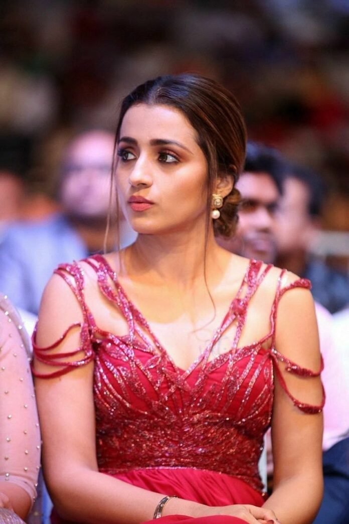 Massive posters calling for Trisha to enter politics! Massive posters calling for Trisha to enter politics!