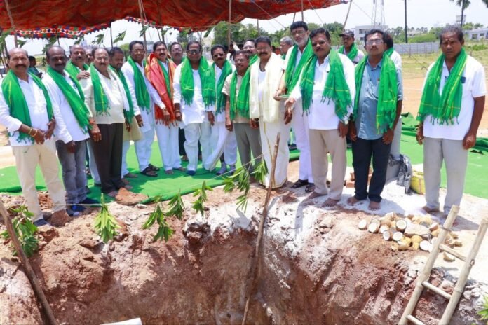 Ground-breaking ceremony for the Munnuru Kapu student hostel in Nalgonda. Ground-breaking ceremony for the Munnuru Kapu student hostel in Nalgonda.
