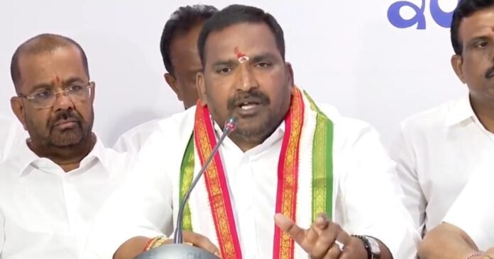 Furious over Susmitha's comments... MLAs pledge support to Revanth. Furious over Susmitha's comments... MLAs pledge support to Revanth.