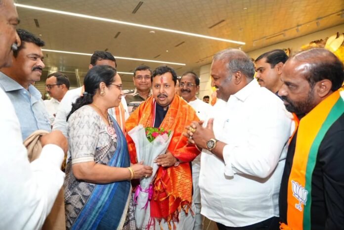 BJP National President Nitin Nabin offers prayers to Lord Appanna at Simhachalam. BJP National President Nitin Nabin offers prayers to Lord Appanna at Simhachalam.