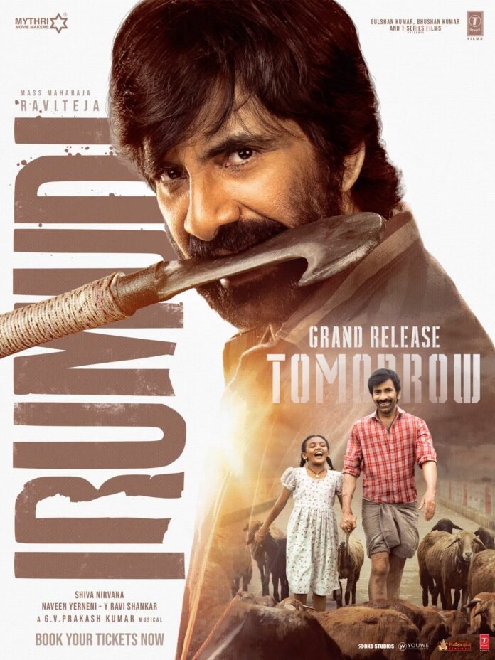 ‘Irumudi’... Fans perform *aarathi* in theaters. ‘Irumudi’... Fans perform *aarathi* in theaters.