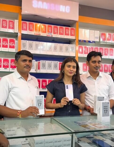 Actress Hebah Patel launches the Redmi Note 17 5G phone. Actress Hebah Patel launches the Redmi Note 17 5G phone.
