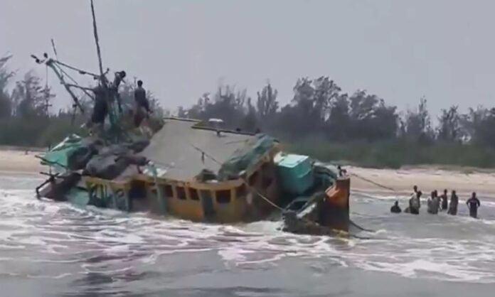 Boat sunk in the sea Boat sunk in the sea