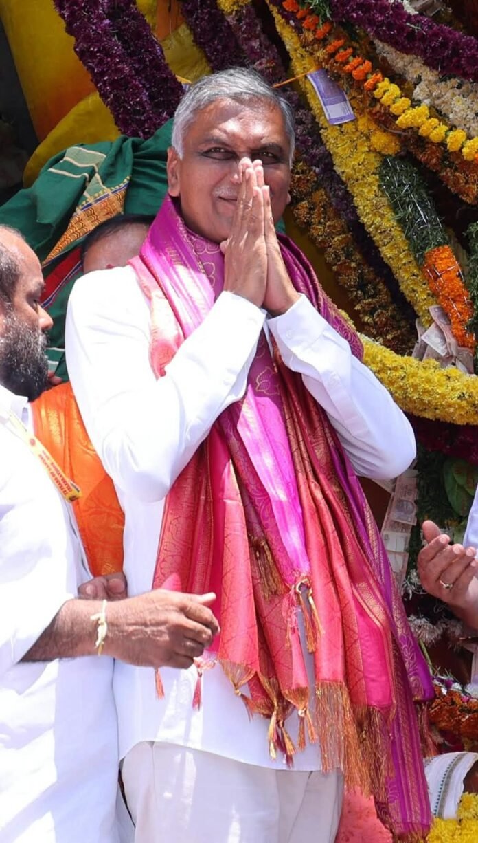 Former Minister Harish Rao visited Khairatabad Ganesh.