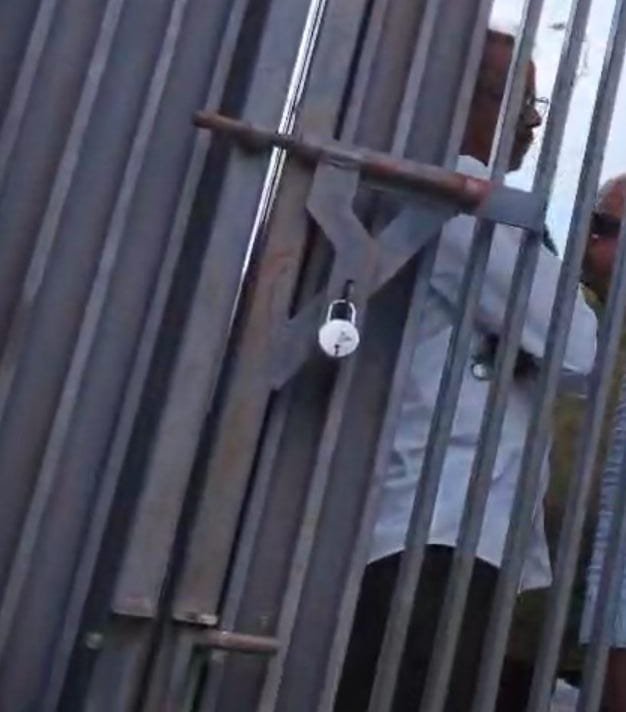 Staff arrive late... Collectorate's main gate locked. Staff arrive late... Collectorate's main gate locked.