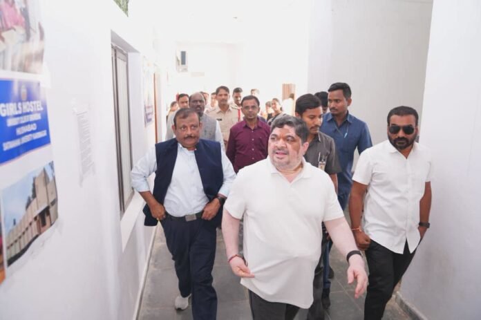 Immediate measures to resolve students' issues: Minister Ponnam Prabhakar Immediate measures to resolve students' issues: Minister Ponnam Prabhakar
