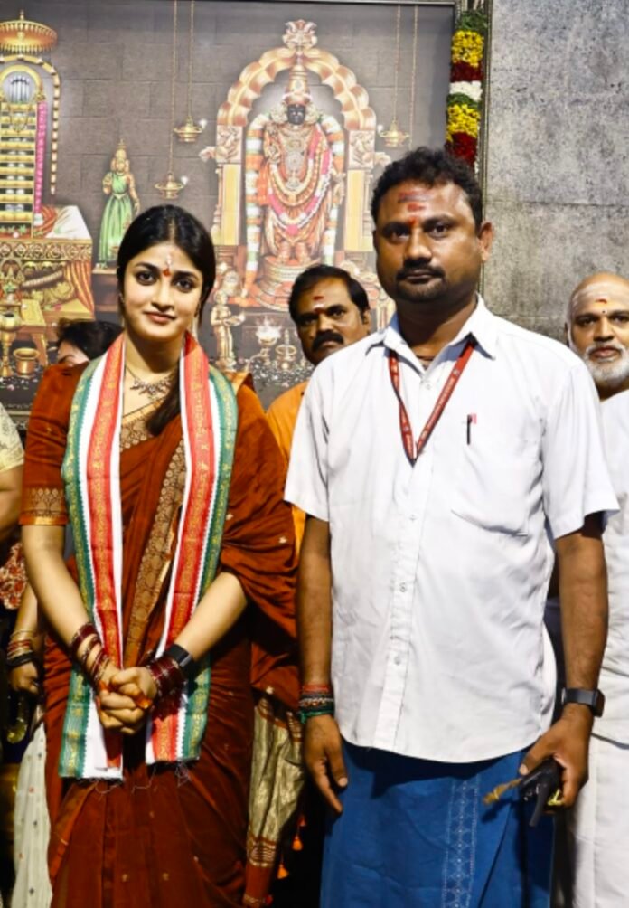 Film actress Dimple Hayathi offers prayers to Vayu Lingeshwara.