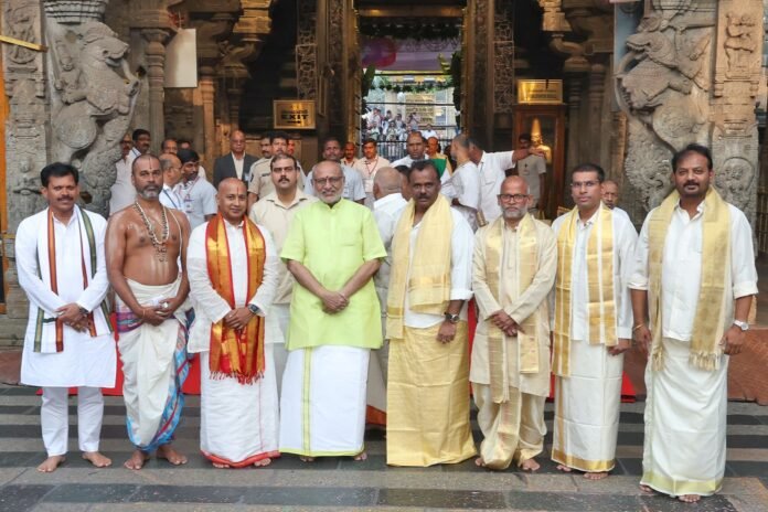 Vice President of India offers prayers to Srivari