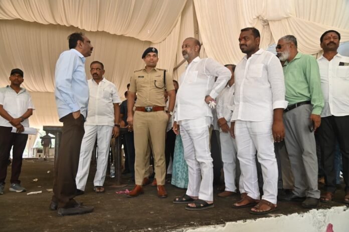 Amit Shah to visit Karimnagar on the 4th of this month; Bandi Sanjay inspects arrangements. Amit Shah to visit Karimnagar on the 4th of this month; Bandi Sanjay inspects arrangements.